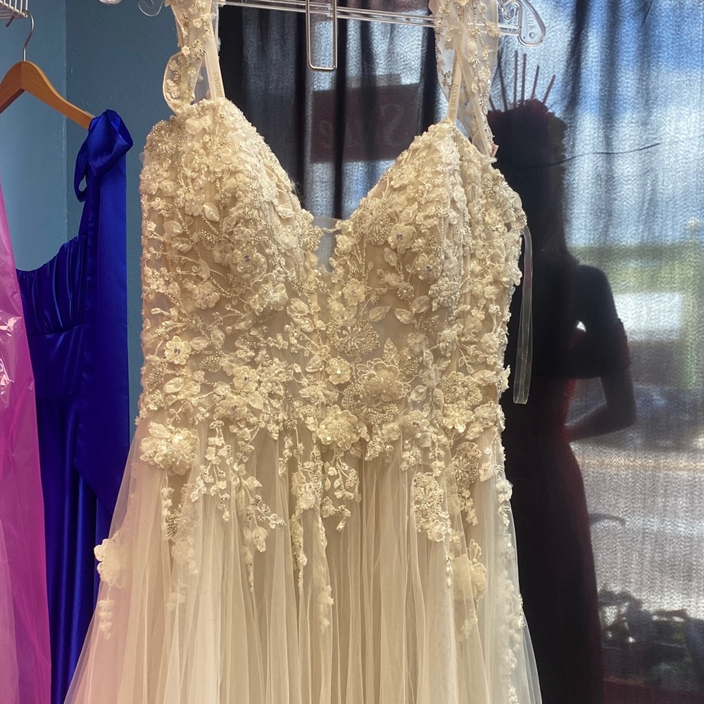 Allure Bridals Ivory Floral Lace Wedding Gown